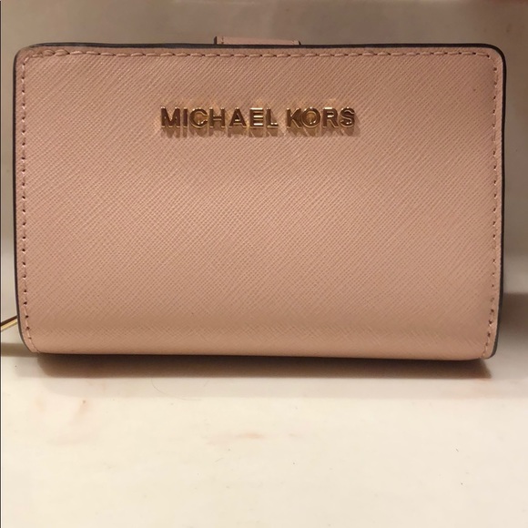 Michael Kors Handbags - ⚡️NWT⚡️ Michael Kors Jet Set Travel Wallet